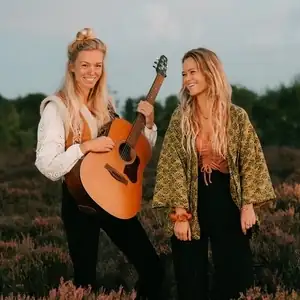 Anouk & Yora