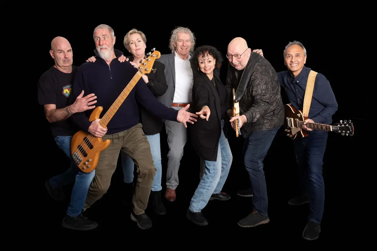 Rock of Ages Plays Bowie β Astrant, Ede