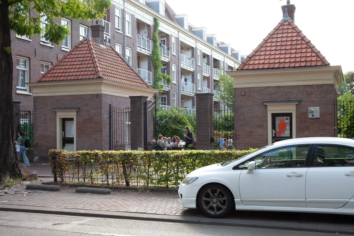 Decaramelism: On Sugar and Community — Framer Framed, Amsterdam
