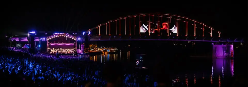 Bridge to Liberation an der John Frostbrug — Rijnkade, Arnheim