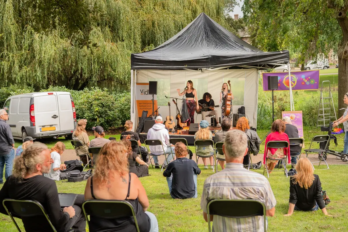 Anne Frankplantsoen wird zur Friedensoase während der fünften Ausgabe von 'Peace in the Park' — Eindhoven