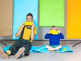 Kindertheater: Pakkepapier (1-5 Jahre)