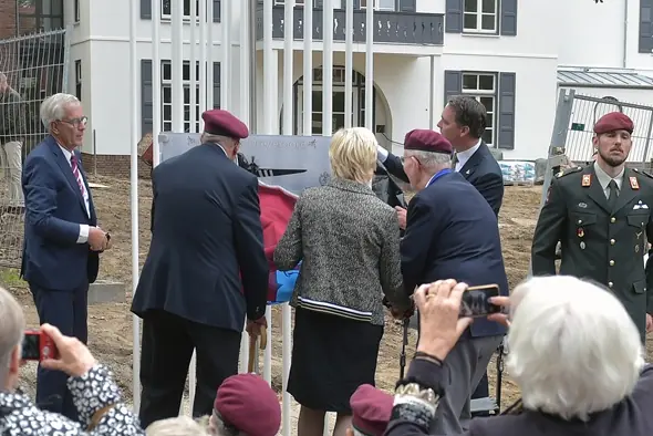 Kranzniederlegung am Dreyeroord-Denkmal — Graaf van Rechterenweg 12, Renkum