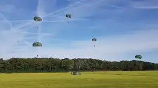 Fallschirmsprung bei Camping Lindenhof Wolfheze