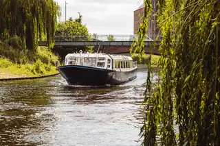 VVV-Tagesausflug mit Boot und Bus: Fahrt nach Den Bosch entlang der Zuiderwaterlinie
