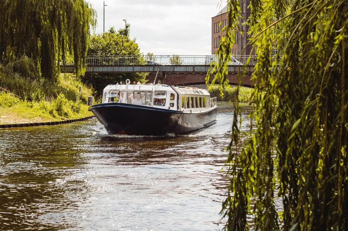 VVV Day Trip by Boat and Bus: A Journey to Den Bosch Along the Zuiderwaterlinie — Oosterhout