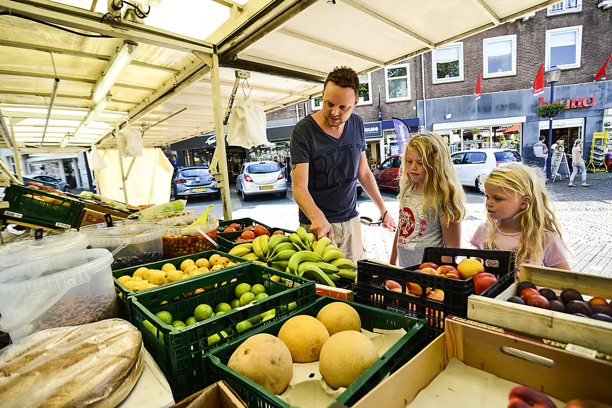 Wochenmarkt Rhenen — Frederik van de Paltshof, Rhenen