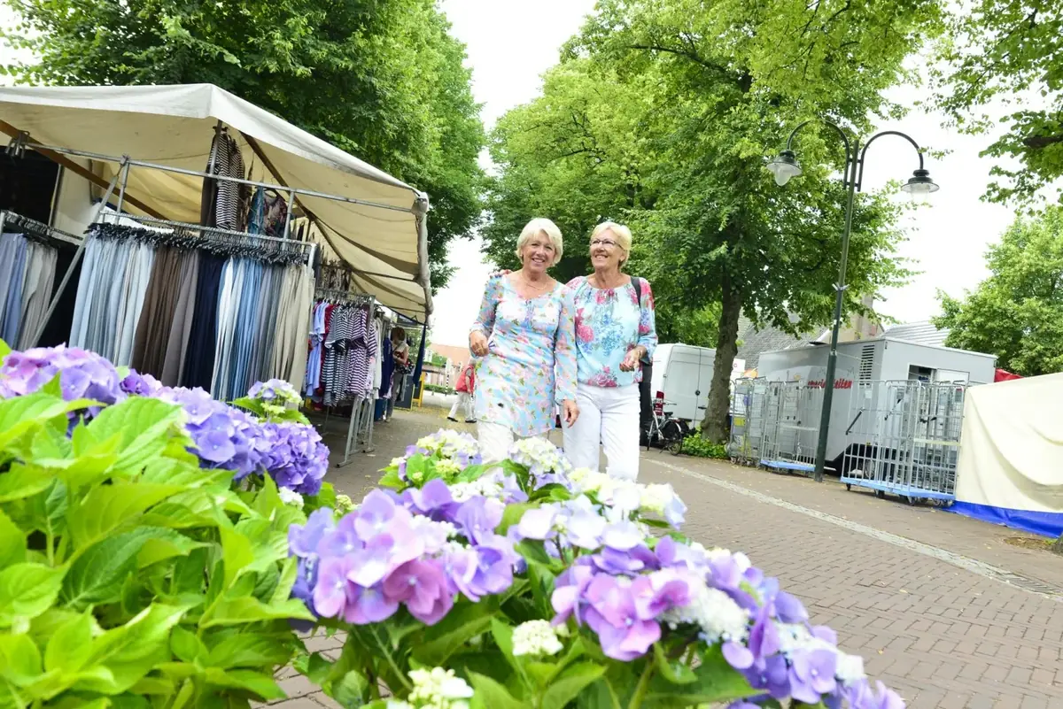 Weekmarkt Overberg — Rondom de Buurthucht, Overberg
