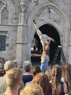 Straattheater: HOOG-tevree