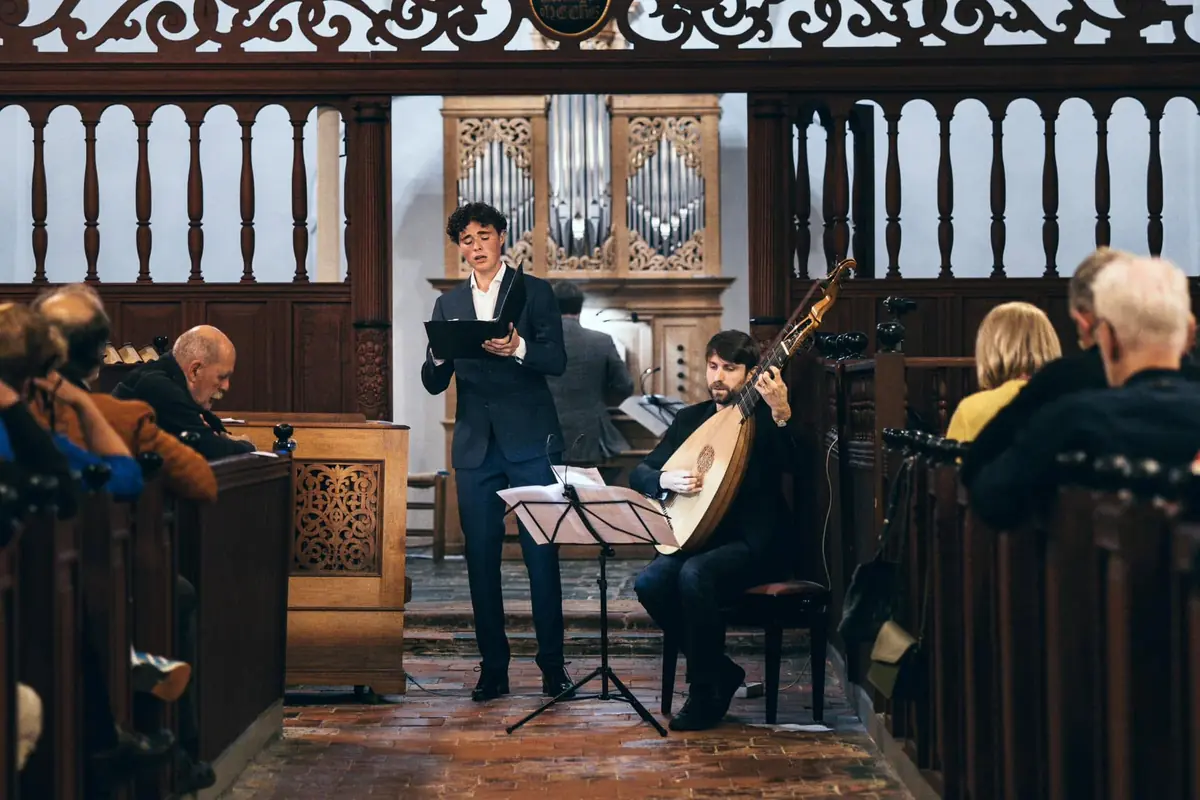 Tenor Olivier Kemler Sings at Henk Helmantel Benefit Recital — Westeremden