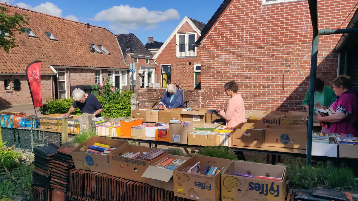 Bücher- und Schallplattenmarkt — Loppersum