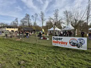 Super HallyDay - Sportieve tijdreis
