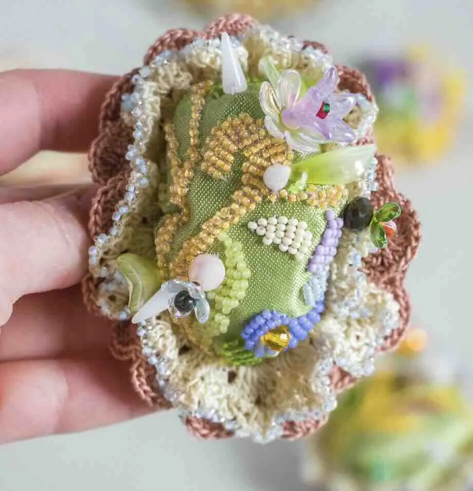 Perlenbestickung "Little Green Cabbage" mit Rasa Vilčinskaitė bei LNA — Luna Nguyen Atelier, Almere
