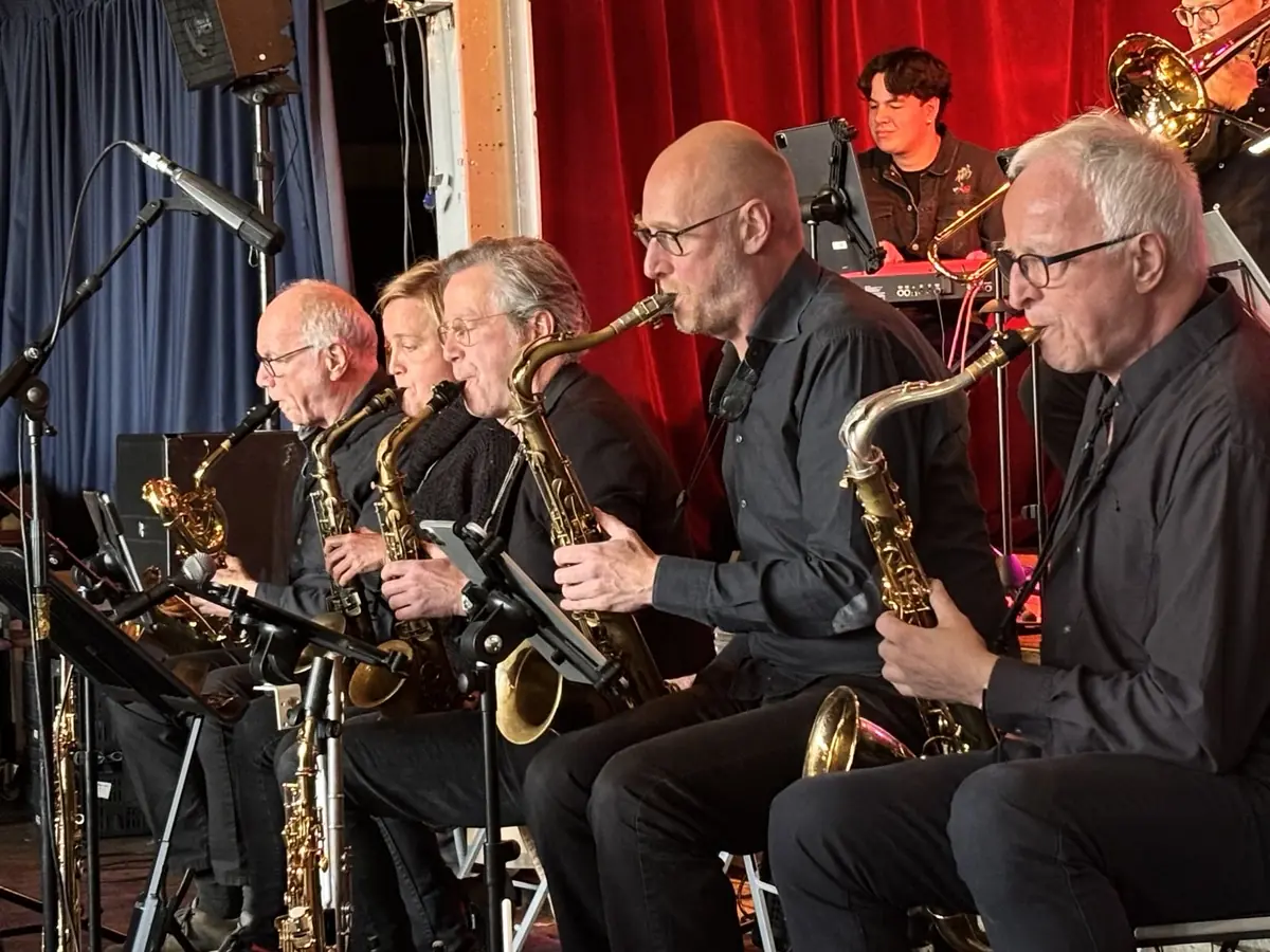 Phat Cool Bigband ft. Lukas Proske — Waalbandijk 14, Nijmegen