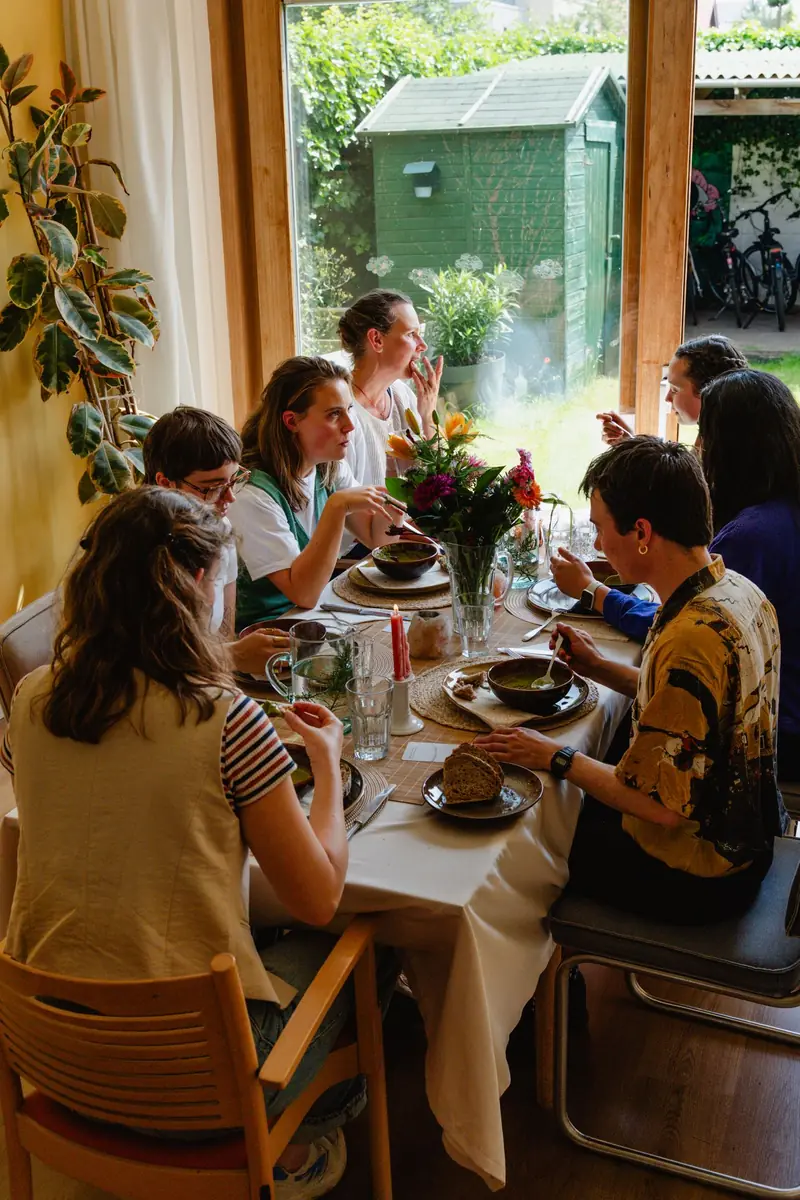 Der Trost-Tisch - Lunch-Ausgabe — Baumgartenstraat 41, Lent
