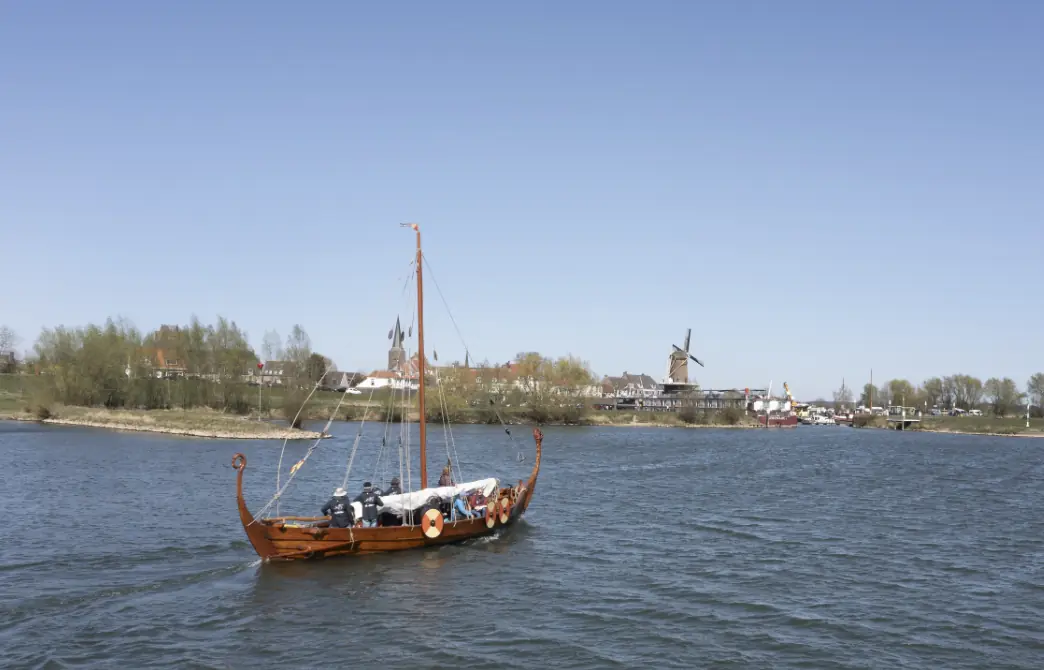 Wikingerschiff Dorestat-1 - Flussfahrt — Wijk bij Duurstede