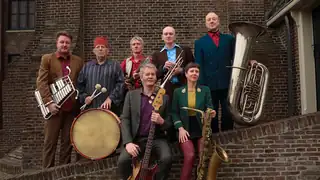 De Kift Plays 'The Lonely'