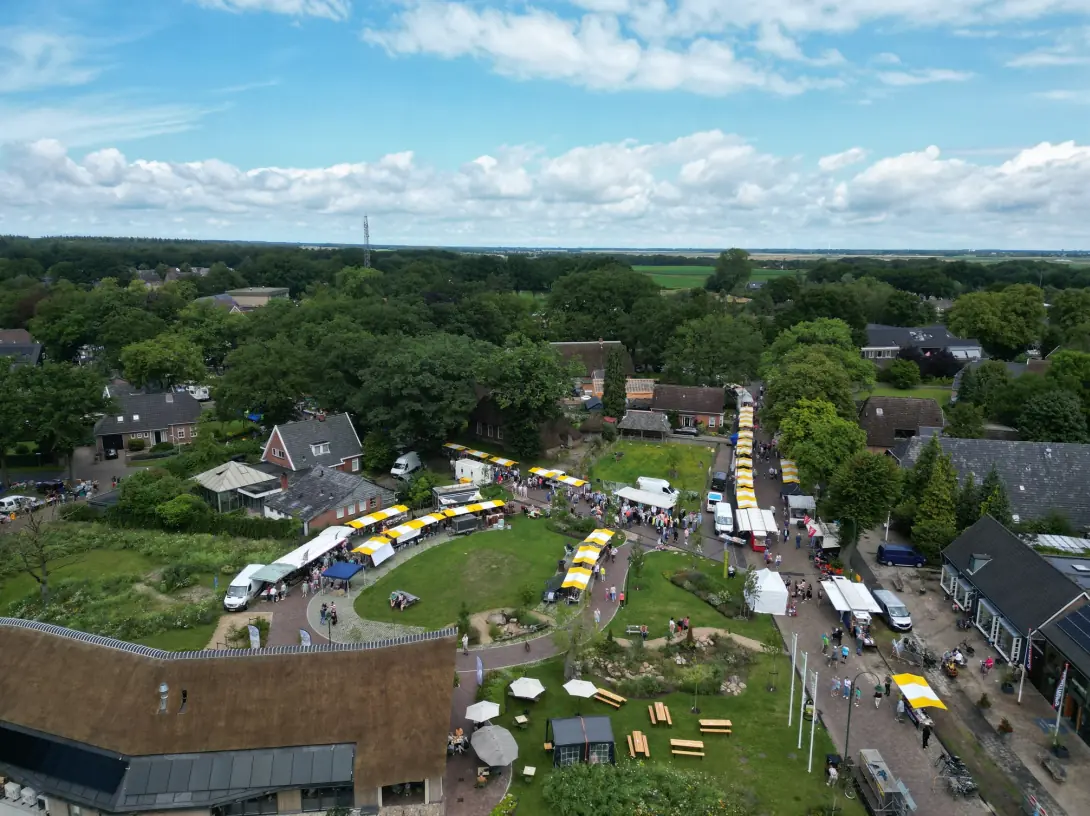 Flohmarkt und Straßenmarkt in Exloo — Schoolstraat, Exloo