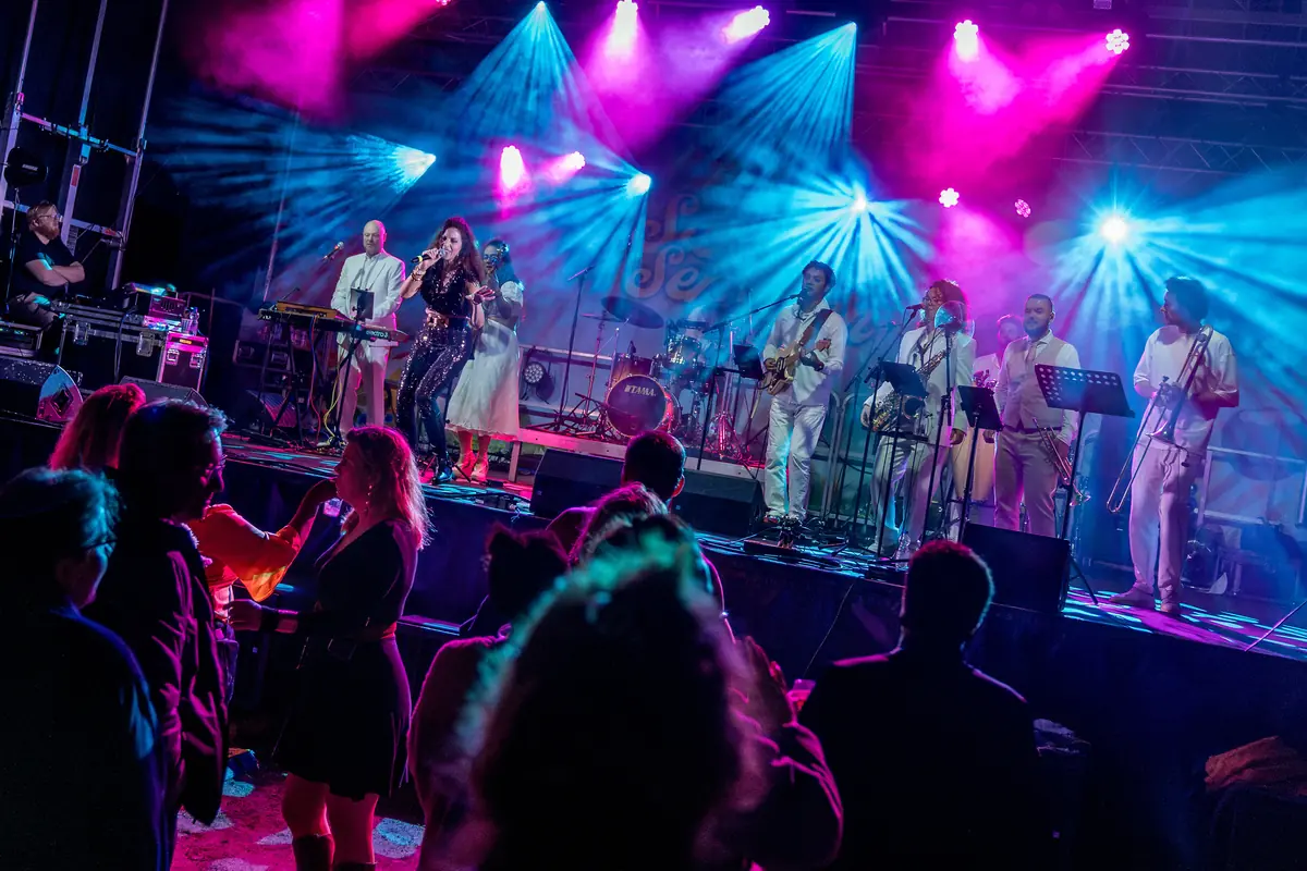 Latin Night by Gloria Estefan Sound Machine — Borchsingel 53, Eelderwolde