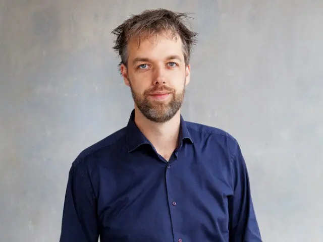 Olaf Koens erzählt die Geschichte hinter den Nachrichten — De Bibliotheek De Groene Venen, locatie Bodegraven, Bodegraven
