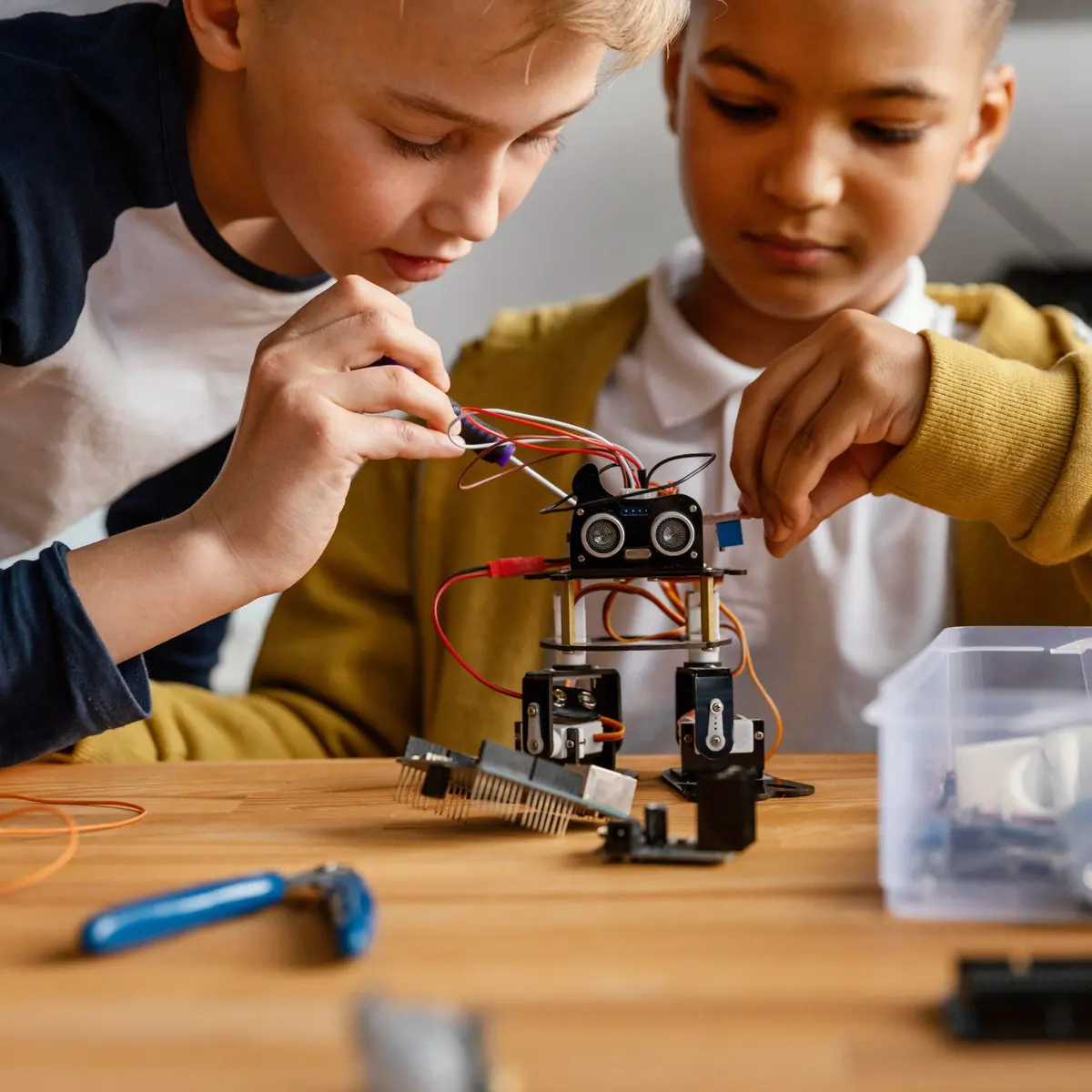 Vibrierender-Roboter-Workshop — Emmen centrum, Emmen