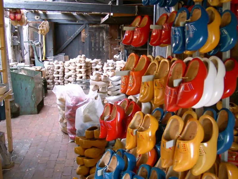 Guided tour: Klompenmakerij ten Hagen — Waliensestraat 139A, Winterswijk