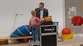 Kinderbuchenwoche: Zaubershow mit Tim Wijst
