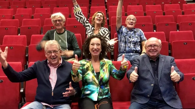 Aanschuifkoor — Het Diekhuus, Middelharnis
