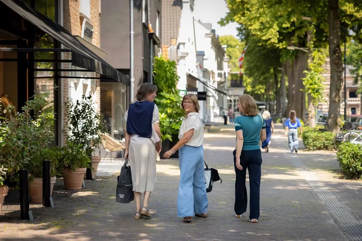 Einkaufssonntag im Zentrum von Oisterwijk — Oisterwijk