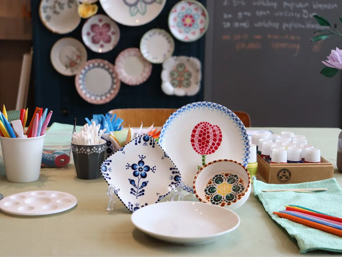 Workshop: Dotting on Porcelain in Delft — Delft