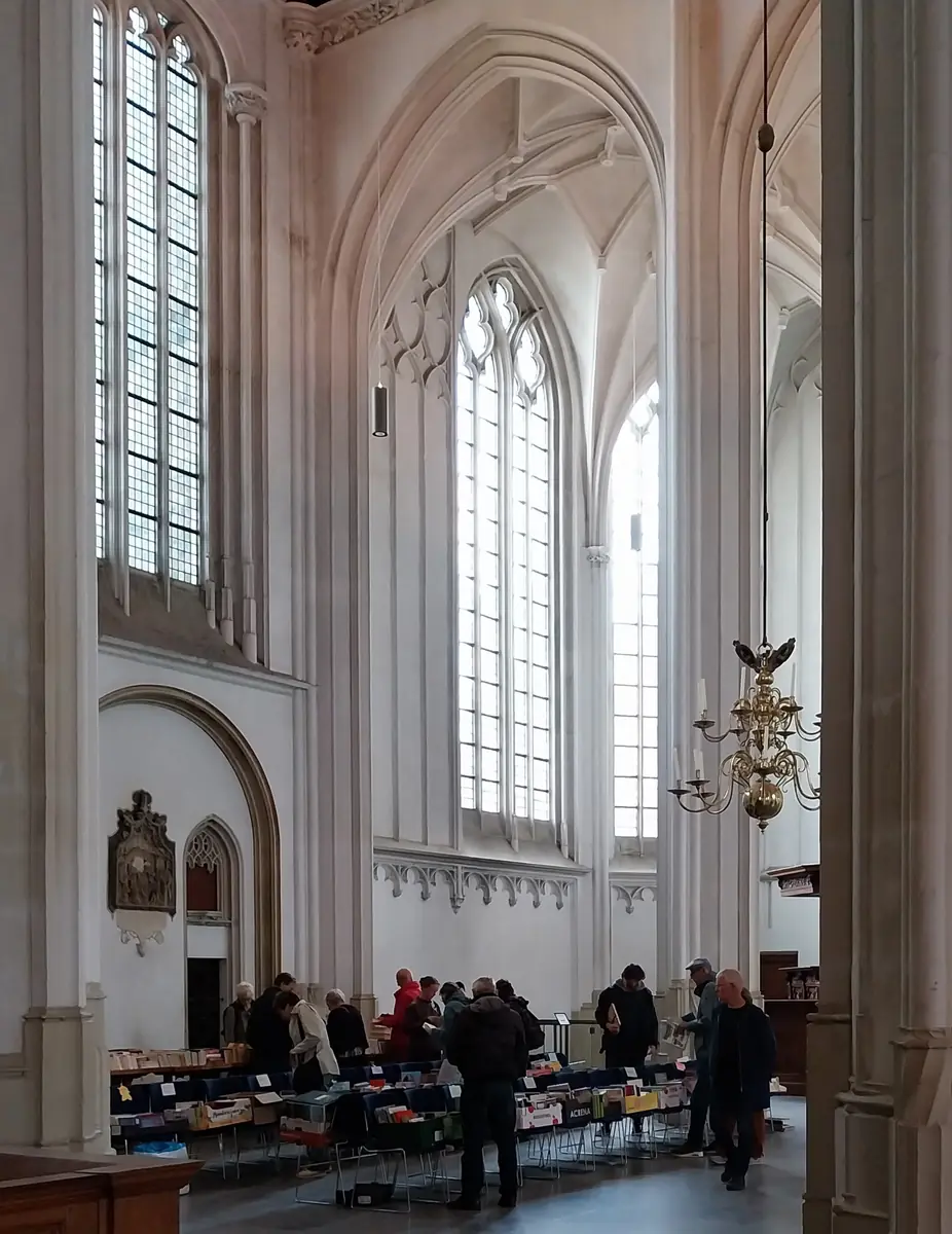 Benefiz-Büchermarkt — Stevenskerk, Nimwegen