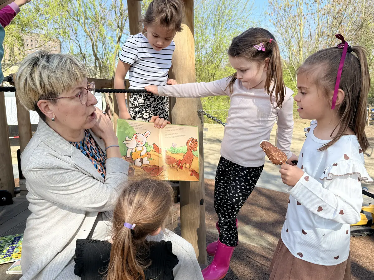 Vorlesen zwischen den Tieren (3+) — Kinderboerderij Limmel, Maastricht
