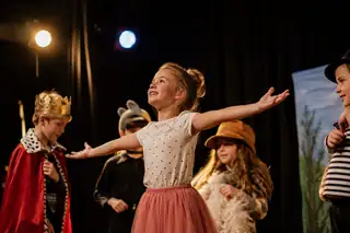 Kinderbuchwochen: Improvisation und Theatervergnügen mit Kiki & Pleunie