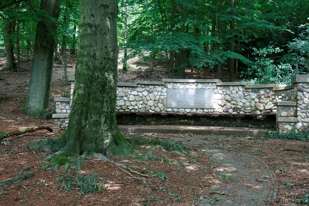 Gedenkfeier für drei in Rozendaal/Velp erschossene Arnheimer — Pinkenbergseweg 53, Velp