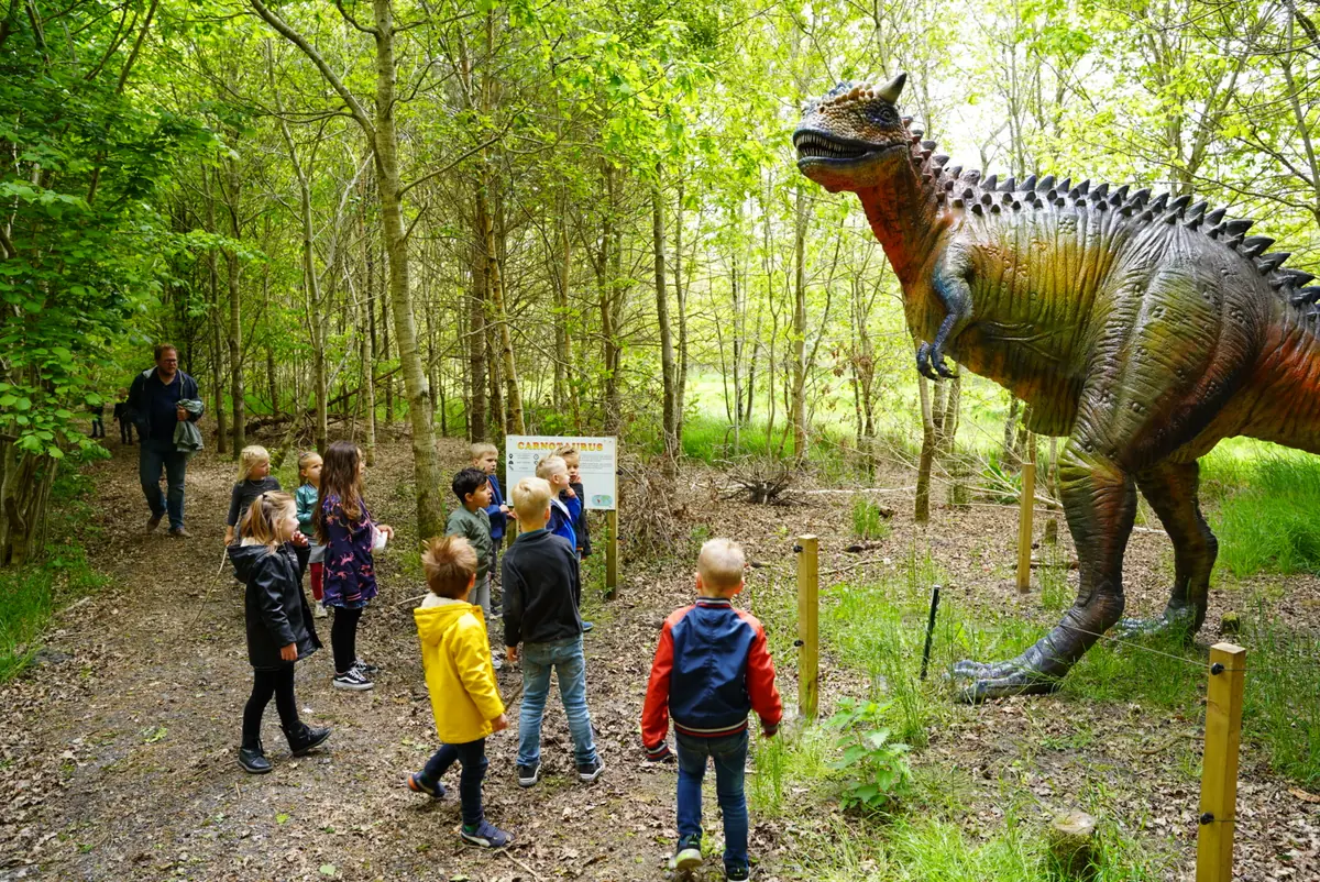 Dino's in Dromenland — Dinopark & Landgoed Tenaxx, Wedde