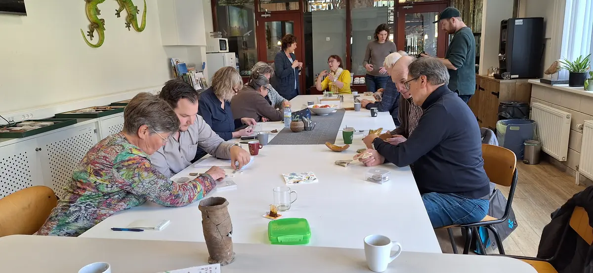 Bodemvondsten, bekijken, fotograferen en registreren — Bosscheweg 80, Boxtel