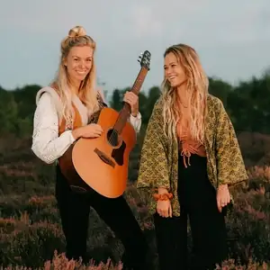 Anouk & Yora