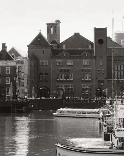 Canapa-x laden Discosabotage records ein — Meet Berlage, Amsterdam