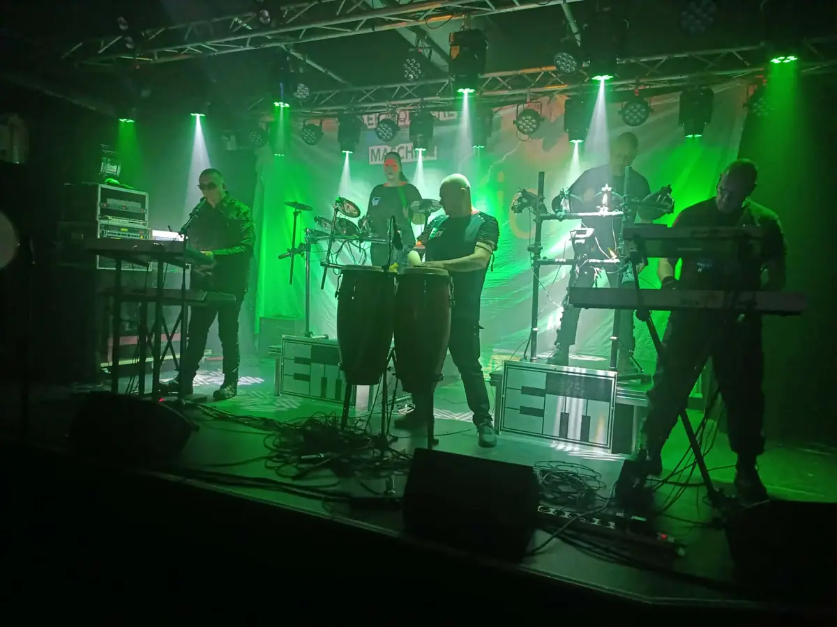 Elektronische Maschine — So What!, Gouda