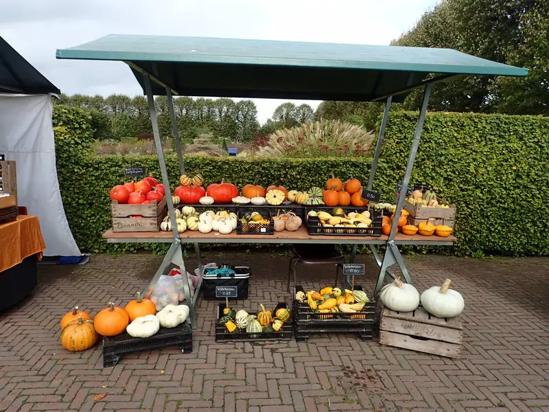 Streekproductenmarkt Ewsum — Oosterburen 1, Middelstum