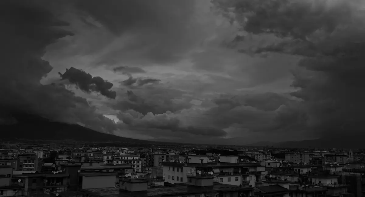 Below The Clouds — Podium 't Beest, Goes