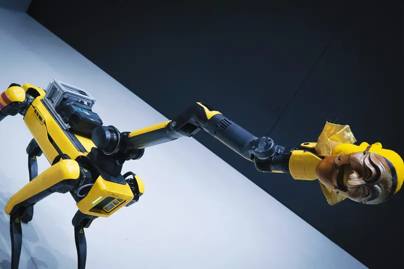 Ulrike Quade Company - Roboverse — Corrosia Theater, Expo & Film, Almere