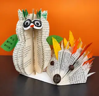 BoekFrutselen: Creative Crafting with Old Books