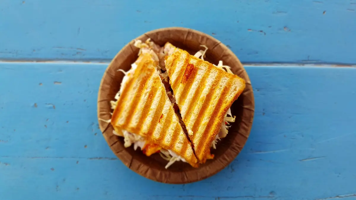 Making toasties during the Beleefweek — Dwingeloo