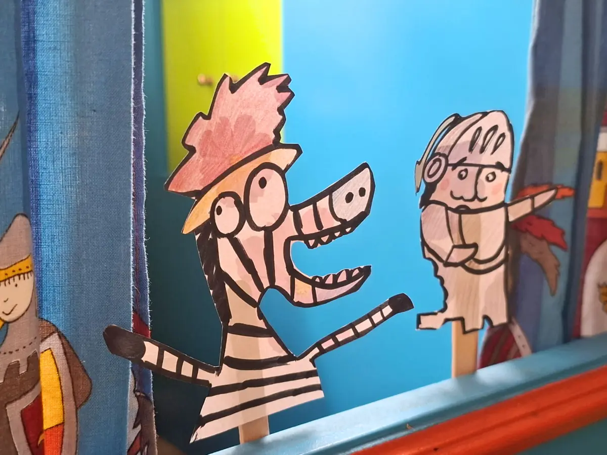 DIY Craft Table: Children's Puppet Theatre — Veenendaal