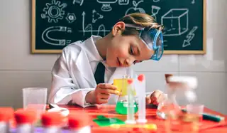 Wintersjpas | Mad Science: Light, Colour and Action!
