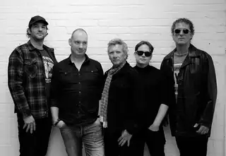 Acropolis Live met Sticky Fingers