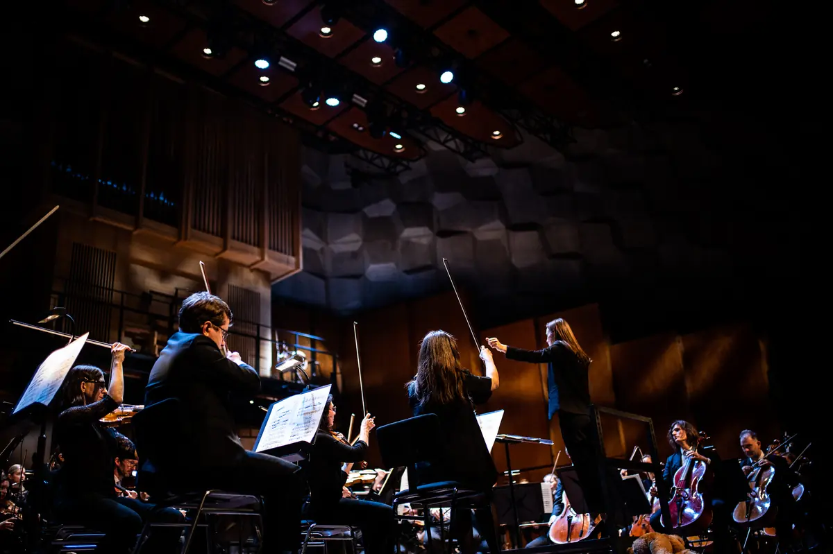 Noord Nederlands Orkest - Neujahrskonzert mit Lucie Leguay (Dirigentin), Annemarie Kremer (Sopran) — De Nieuwe Kolk, Assen