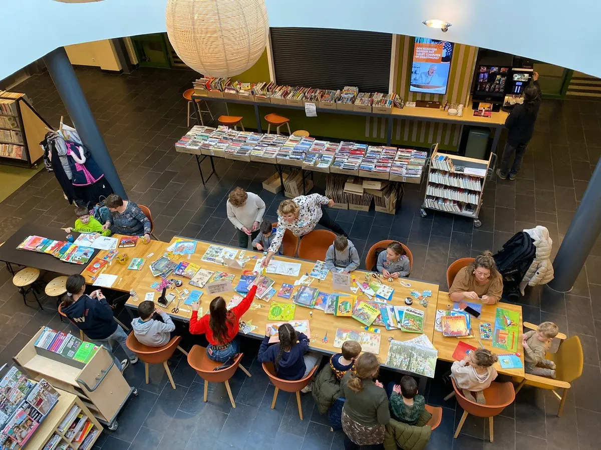 Bucherschneiden (Offene Werkstatt) — de Bibliotheek Barneveld, Barneveld