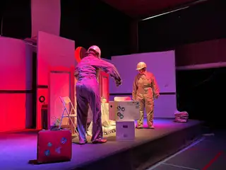 Theateraufführung: Spot an!